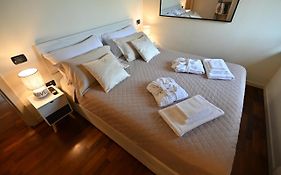Aura Loving Home Con 4 Posti Letto, Cucina Completa, Terrazzo Ed Un Grande Parco Verde