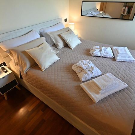 Aura Loving Home Con 4 Posti Letto, Cucina Completa, Terrazzo Ed Un Grande Parco Verde Serravalle d'Asti Extérieur photo