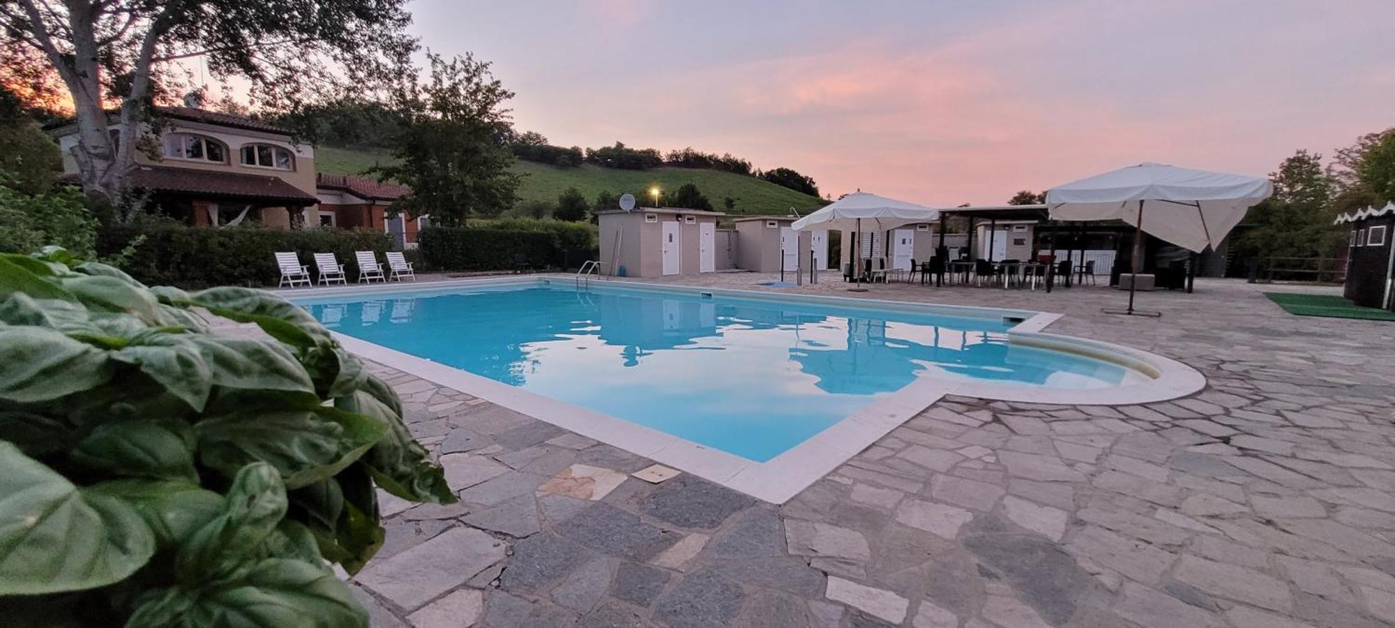 Aura Loving Home Con 4 Posti Letto, Cucina Completa, Terrazzo Ed Un Grande Parco Verde Serravalle d'Asti Extérieur photo